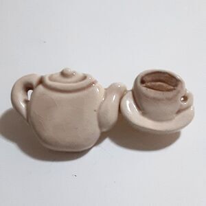 Vintage hand crafted ceramic teapot cup brooch cream tone 2 1/4"